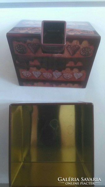 Gingerbread house tin box