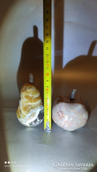 Ásvány vagy márvány vagy kő gyümölcs körte alma itáliai asztaldísz