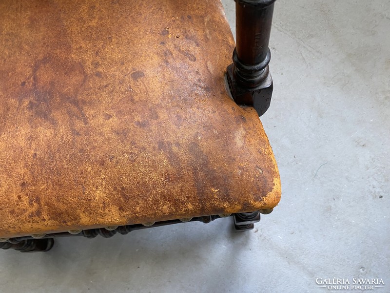 Chairs with leather covering - armrests