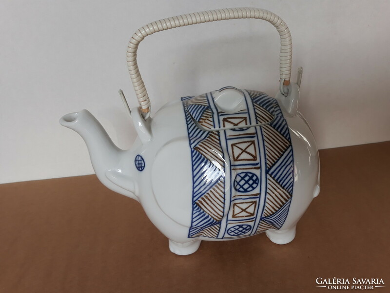 Elefánt alakú régi japán porcelán teáskanna, teakiöntő