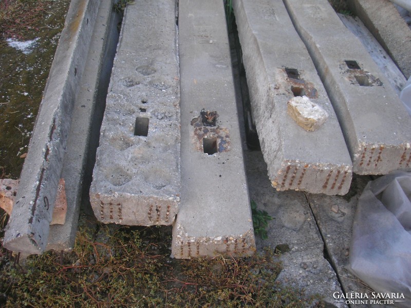 M7 Régi Vasúti betontalp  52 db feszített vassal árok fölé térbeton,kerítés szerelőakna készítéséhez
