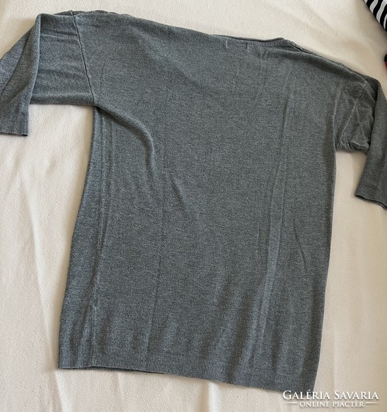 Guess silver gray top