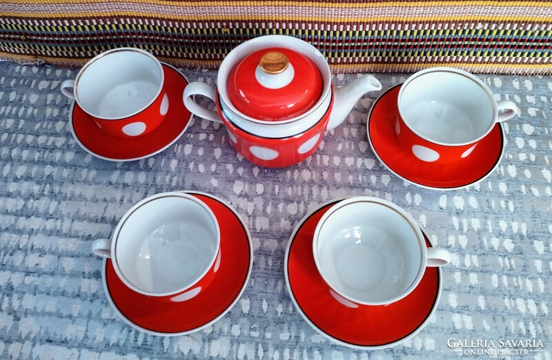 Pöttyös porcelán teáskészlet a 60'-as évek Szovjetúniójából.