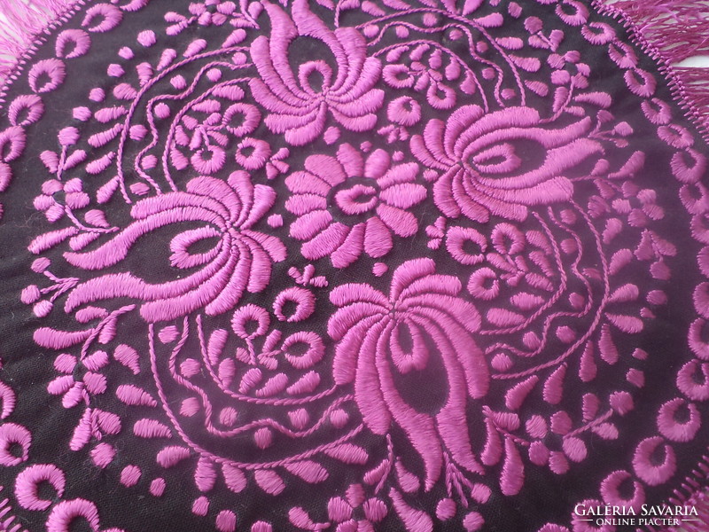 Old Matyó embroidered tablecloth, total diameter 50 cm