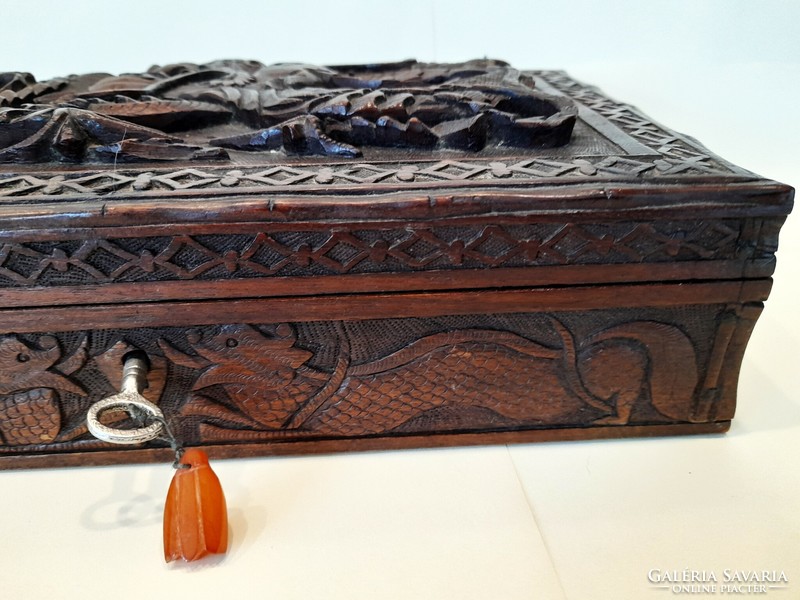 Antik távolkeleti faragott sárkányos fadoboz, ékszeres doboz