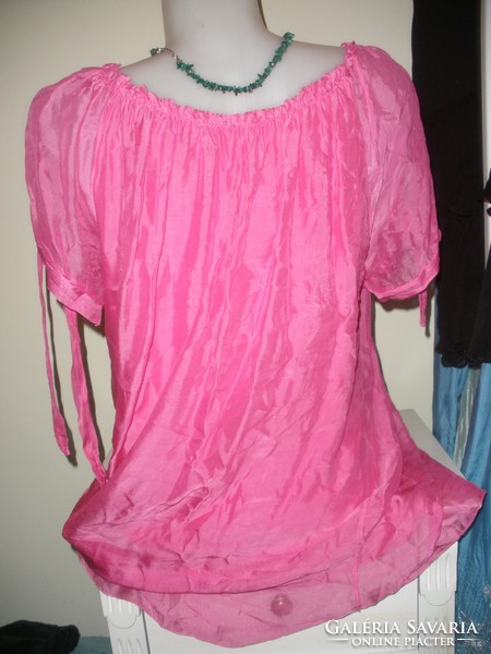 Silk top with bow sleeves