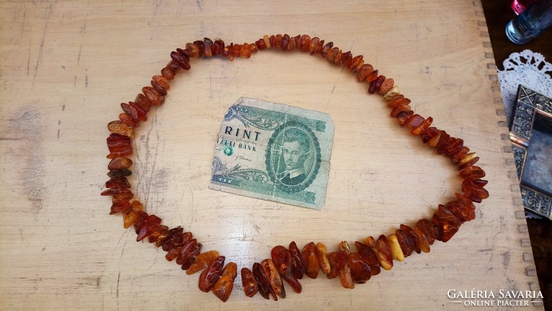 A necklace made of old original amber curiosity!