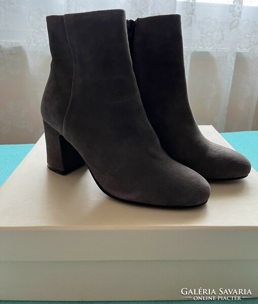 Lazzarini gray suede leather short boots 36