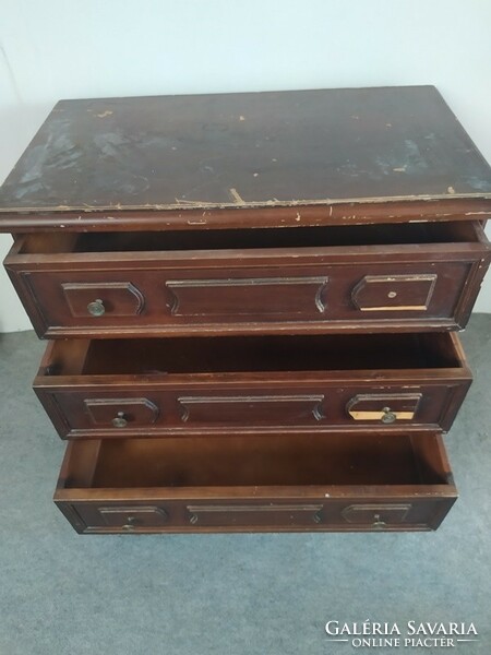 Old chest of drawers with 3 drawers
