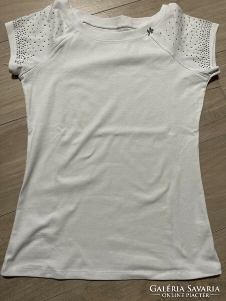 White cotton top with rhinestones on the sleeve