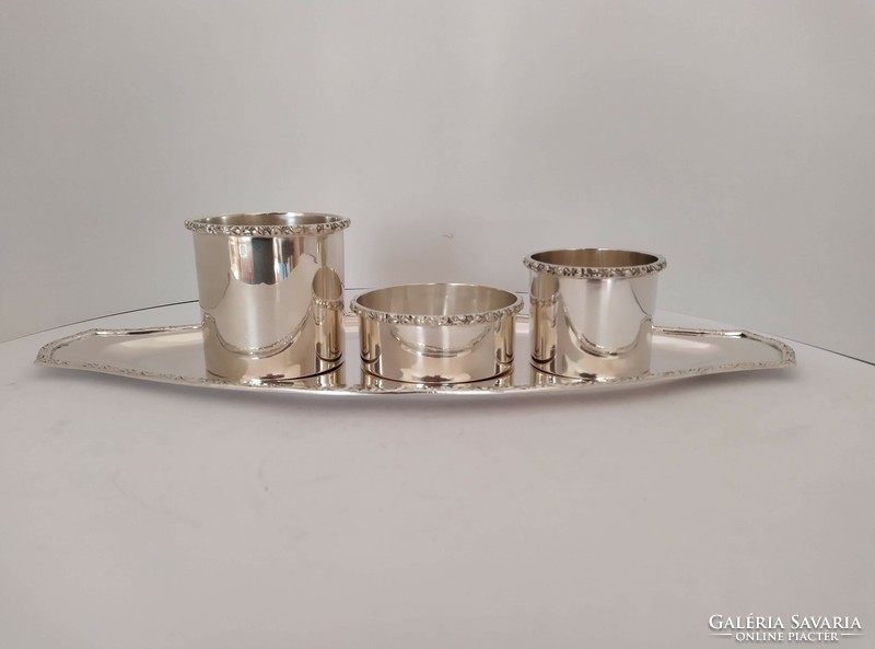 Silver offering with 3 accessories