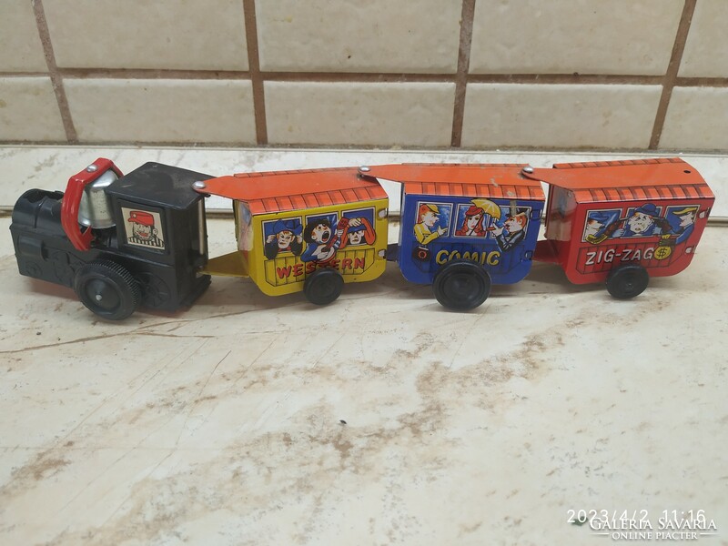 Retro keyed metal toy train for sale!