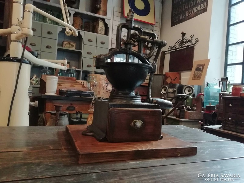 Grinder, kv grinder, large size, from the first half of the 20th century, grinder from a colander, German refurbished