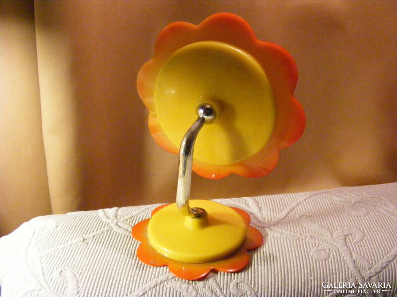 Retro sunflower plastic vanity mirror with two mirrors and ball joints