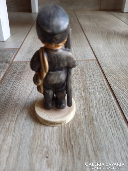 Pompás Goebel Hummel porcelán szobor: kéményseprő fiú (10,5 cm)