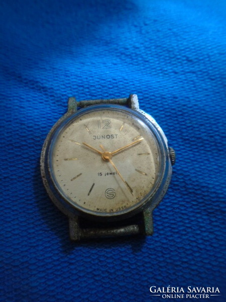 A very well-functioning mechanical ffi wristwatch, perfect for daily wear without a strap, 15-stone old watch