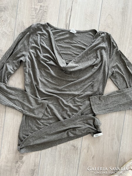 Camaieu brownish gray long sleeve top