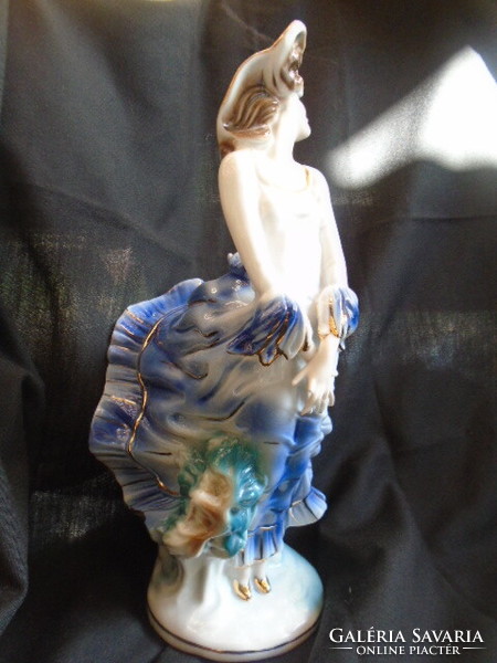 Szép nagyméretű kuriózum női porcelán figura kis hibával 28 cm magas