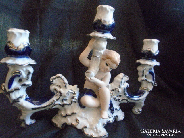 Large three-pronged baroque candlestick dimensions 28 x 19 cm in display case