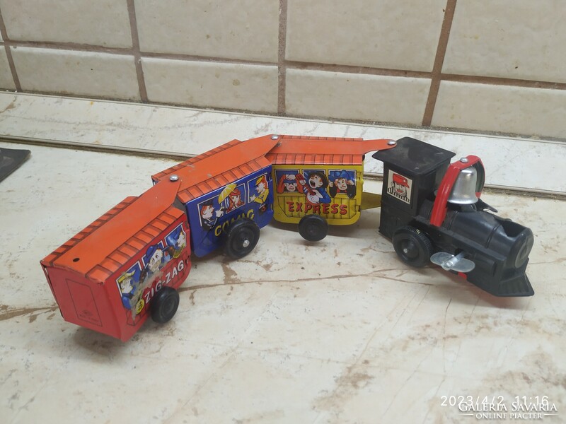 Retro keyed metal toy train for sale!