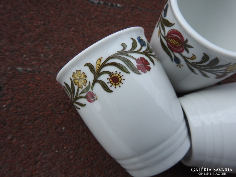 Lilien virágmintás porcelán kupicás készlet 3 db-os