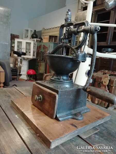 Grinder, kv grinder, large size, from the first half of the 20th century, grinder from a colander, German refurbished