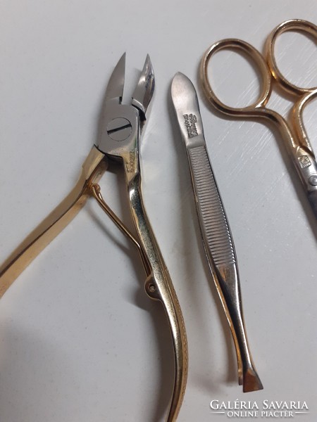Nail clippers, eyebrow clippers and small scissors are sold together in a good condition marked solingen