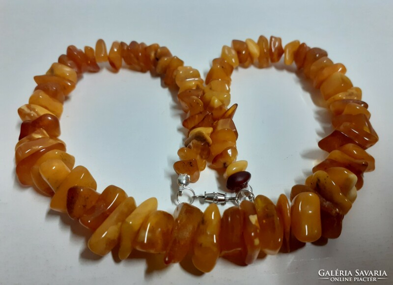 Retro beautiful condition genuine amber necklace with screw switch