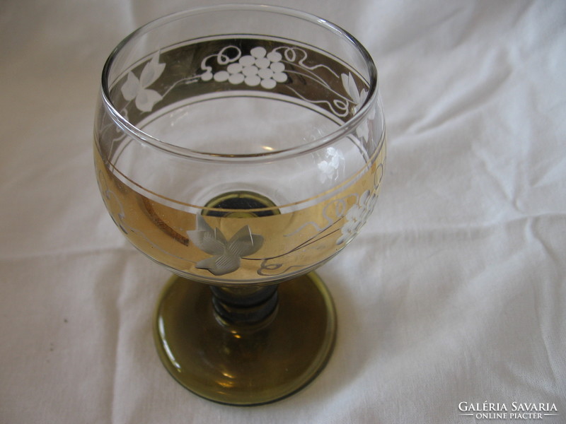 Golden grape pattern decorated römer glass with yellow-green base