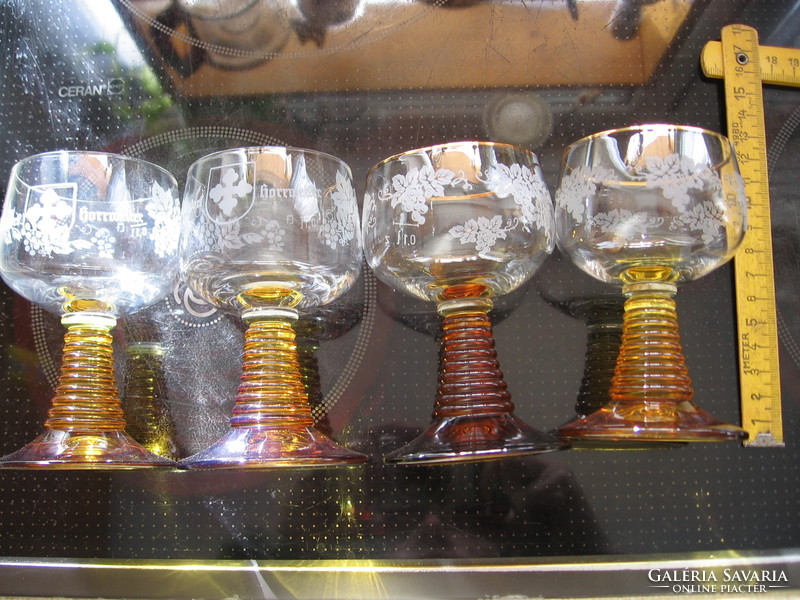 Borostyán színű talppal kristály Römer poharak
