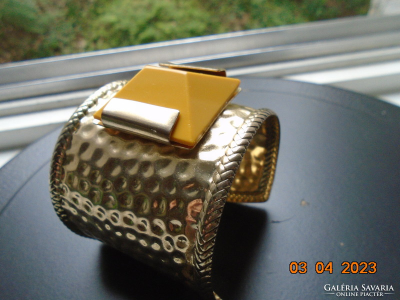 Spectacular hammered gold colored cuff bracelet with yellow faceted stone braided pattern rim