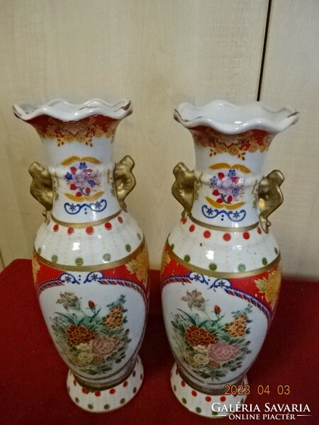 Chinese glazed ceramic vase, in a pair, height 29.5 cm. Jokai.