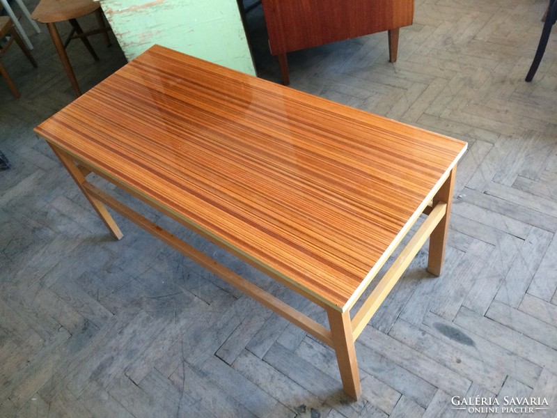 Retro régi magasfényű mid century asztal 110cm