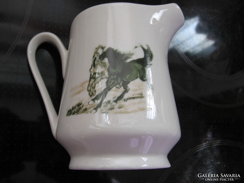 Retro racing horse patterned spout with small pitcher