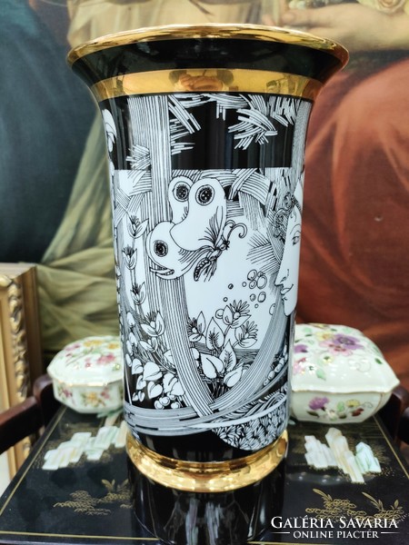 A beautiful flawless Saxon Ender vase!