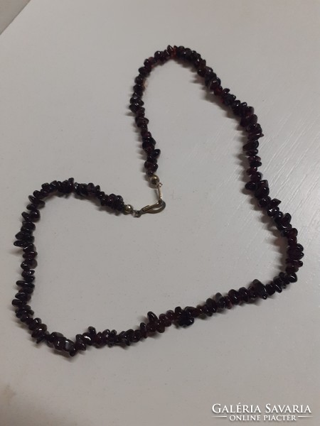 Beautiful condition garnet stone necklace with safety switch