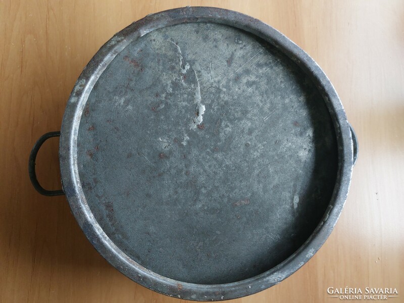 Antique pewter cake pan with handle