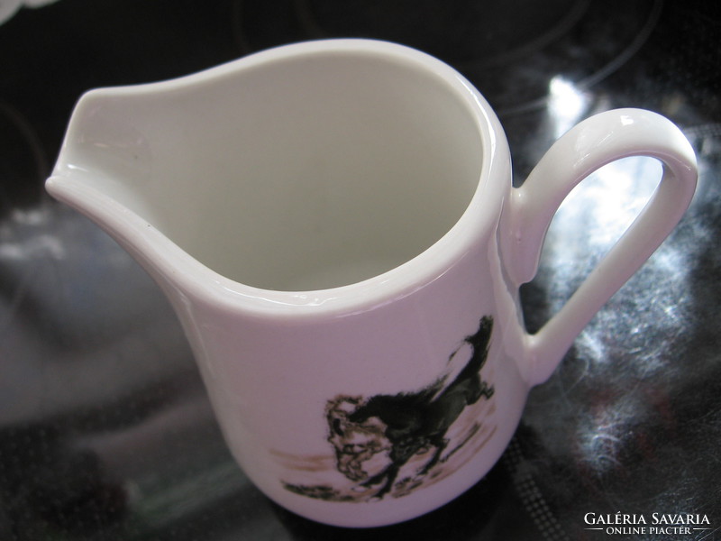 Retro racing horse patterned spout with small pitcher