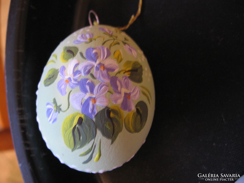 Hand-painted violet, cowardly eggs