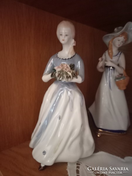 There are several types of Roman porcelain figurines