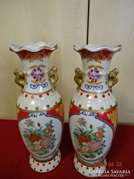 Kínai mázas kerámia váza, párban, magassága 29,5 cm. Jókai.