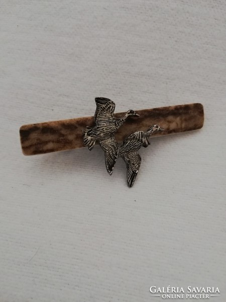 Hunting scene tie pin with antlers