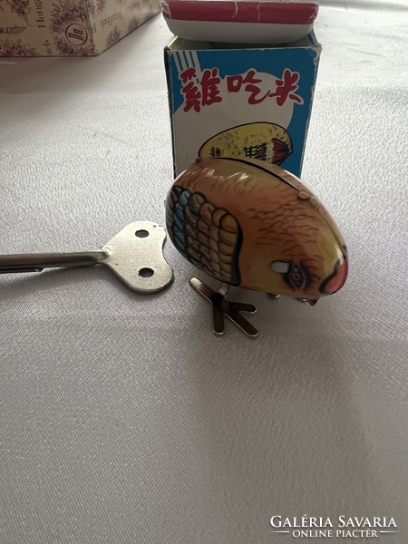 Metal pull-up pecking chick toy