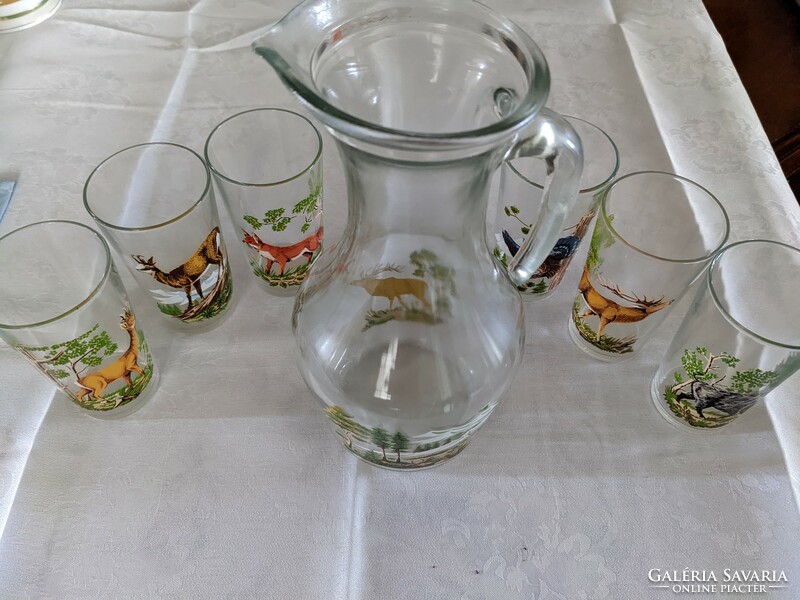 Hunting pattern glass jug and 6 glasses