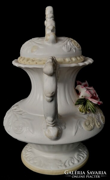 Dt/167 – capodimonte urn vase with 2 handles and lid