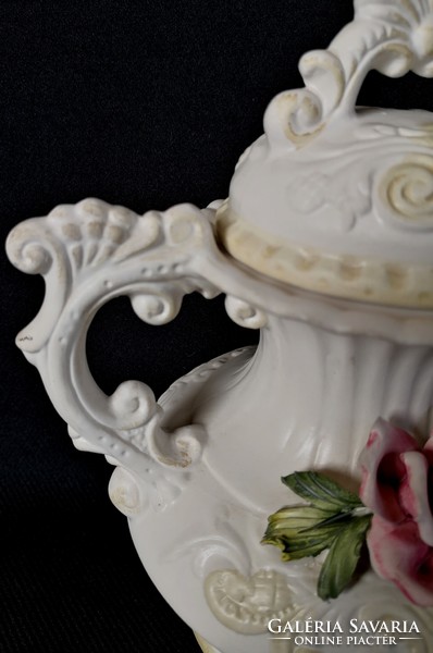 Dt/167 – capodimonte urn vase with 2 handles and lid