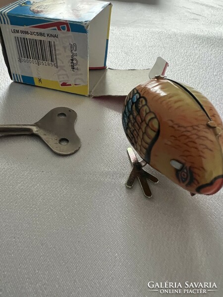 Metal pull-up pecking chick toy