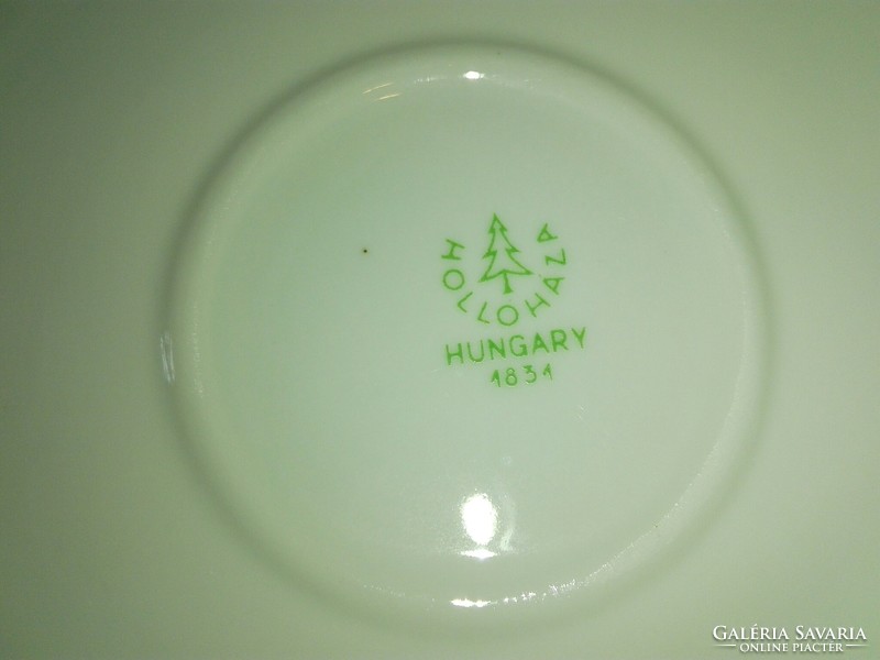 Raven House porcelain serving plate, centerpiece....25 Cm..