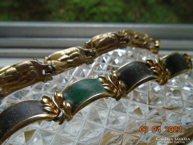 Vintage green and purple enameled 18-piece gilded neck with relief patterns on the back