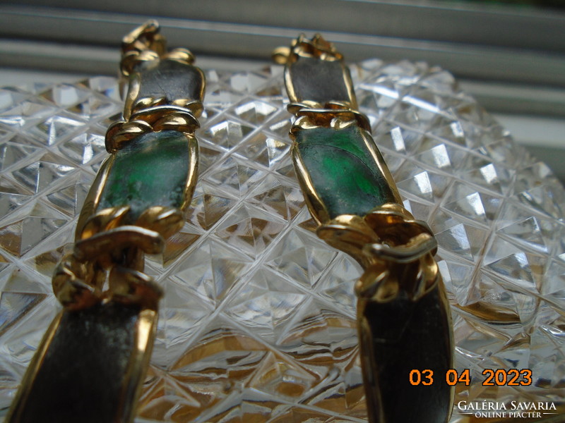 Vintage Zöld és lila Zománcozott 18 db elemből aranyozott nyakék dombormintákkal hátoldalán